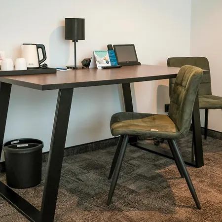 Am Borsigturm 호텔 4*