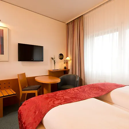 Am Borsigturm 호텔 4*